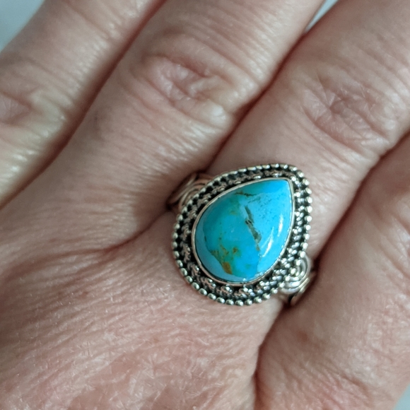 Arizona Mohave Turquoise .925 Silver Ring, size 8 - Picture 2 of 9
